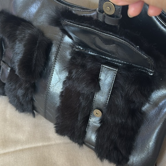 Stylish F.E.F.A. Black Fur-Accented Leather Satchel Handbag - Picture 3 of 8